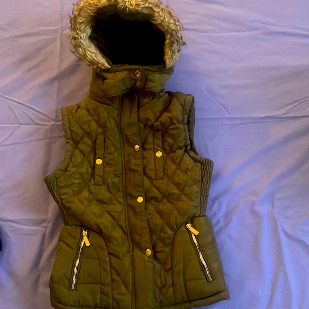 SPECIAL ONE BY ROCK VEST WITH FAUX FUR HOOD GOLD AND SILVER ZIPPERS GOLD SNAPS